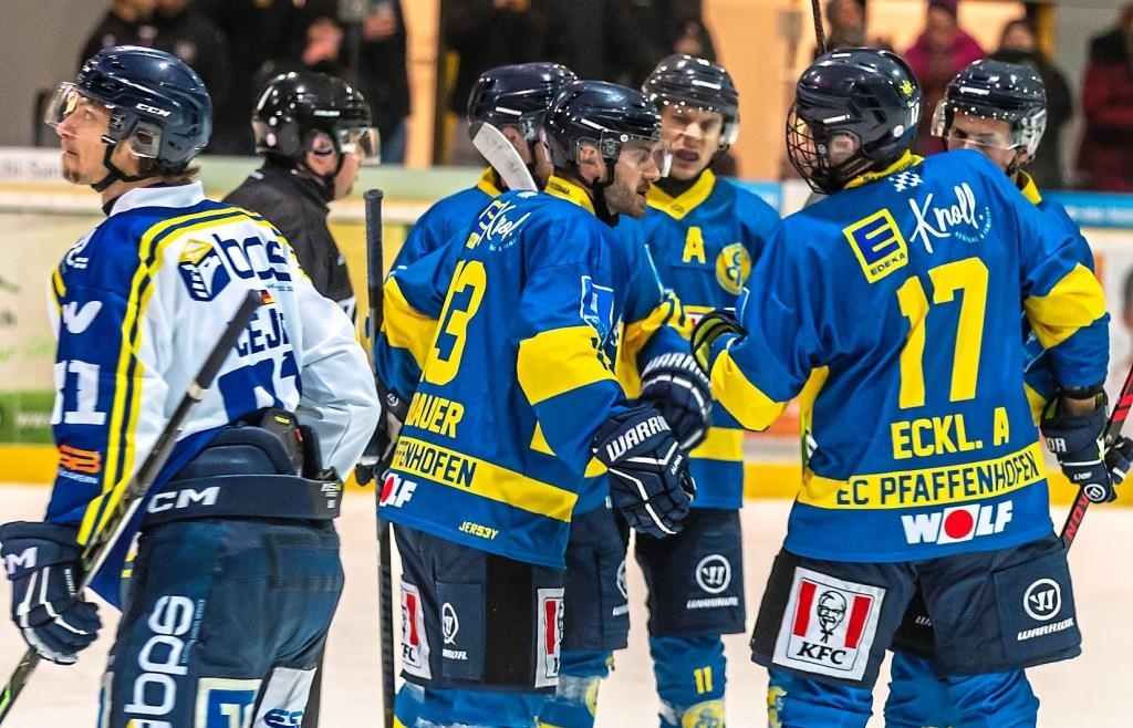 Eishockey-Bayernligist-setzt-positiven-Trend-fort-und-feiert-den-ersten-Sieg-des-Jahres