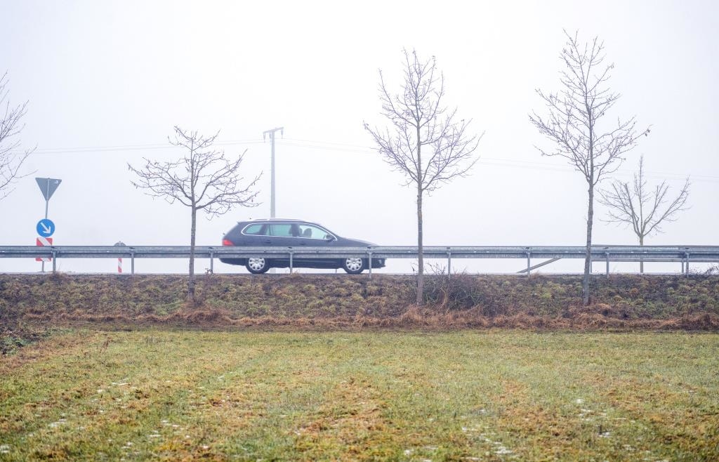 Es-bleibt-bew-lkt-Tristes-Winterwetter-in-Bayern-mit-einzelnen-Lichtblicken