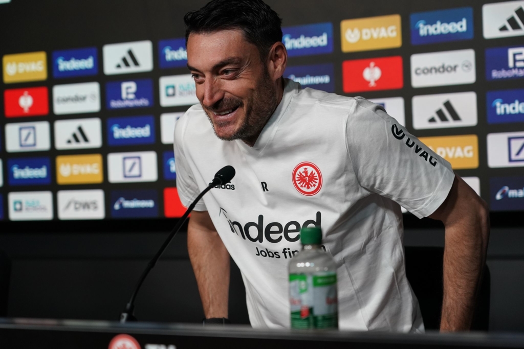 Mit-Zauberstab-Riera-will-die-Eintracht-aus-der-Krise-holen