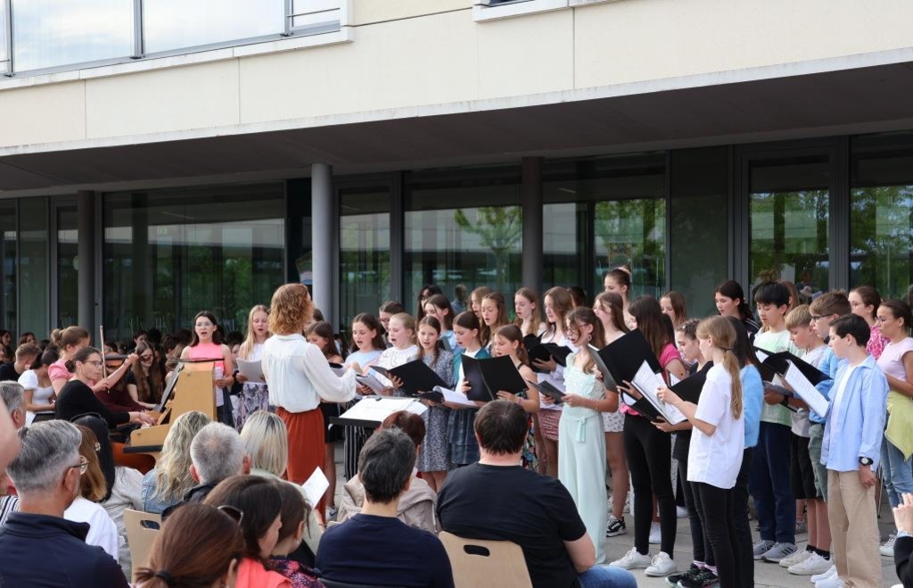 Hofserenade am Gymnasium Gaimersheim: 100 Mitwirkende gestalten Programm