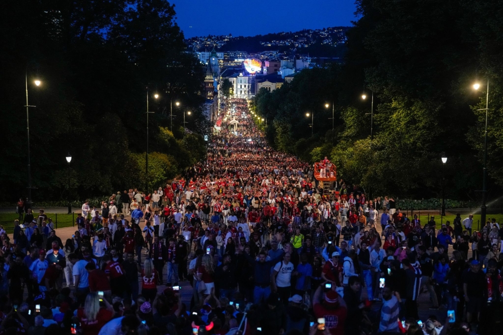 Norweger-im-Fu-ballfieber-WM-Flieger-binnen-Sekunden-voll