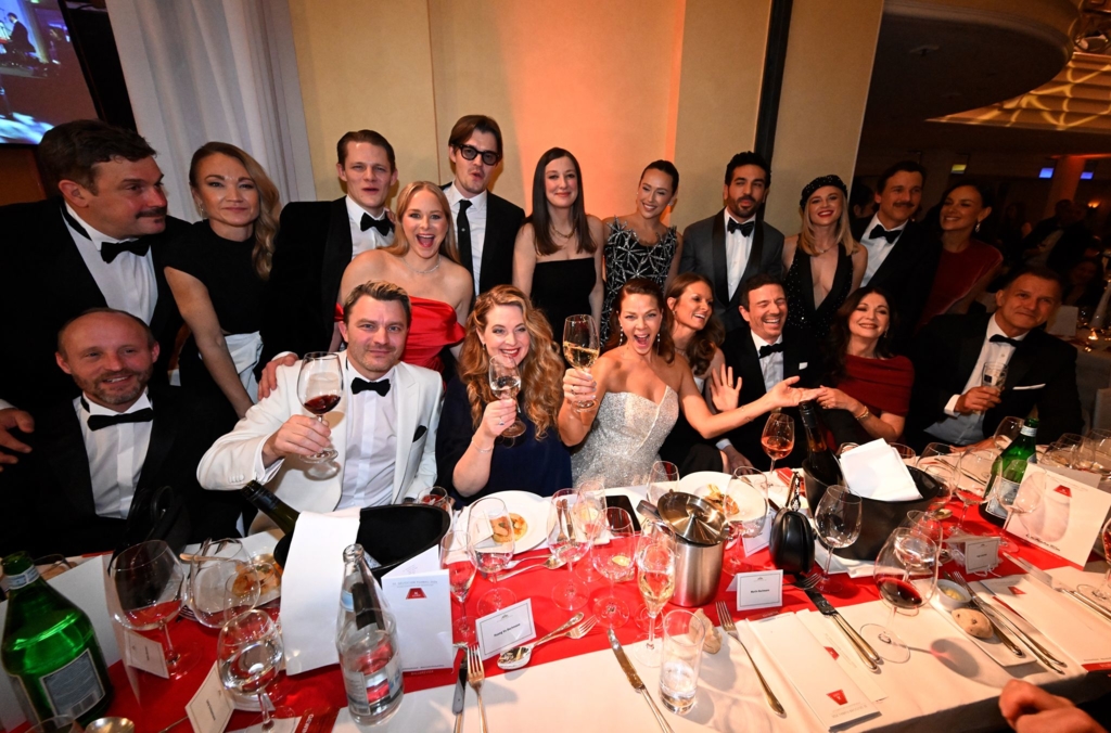 Glamour-ser-Filmball-in-M-nchen-Glas-Familientreffen-