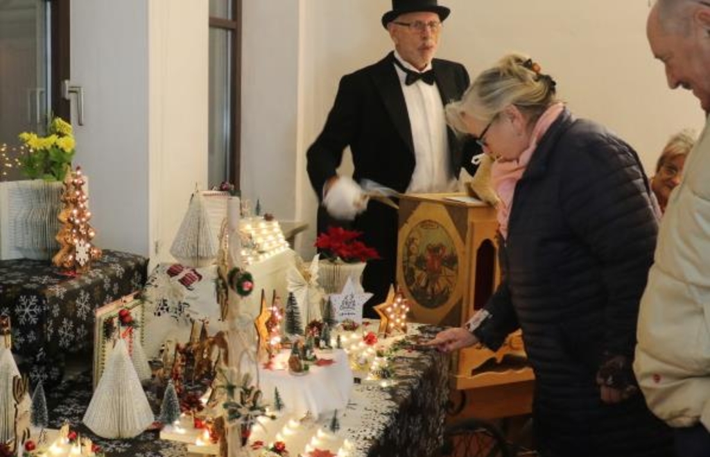 Rohrbachs-Hobbyk-nstler-pr-sentieren-ihre-Werke-im-Rathaus