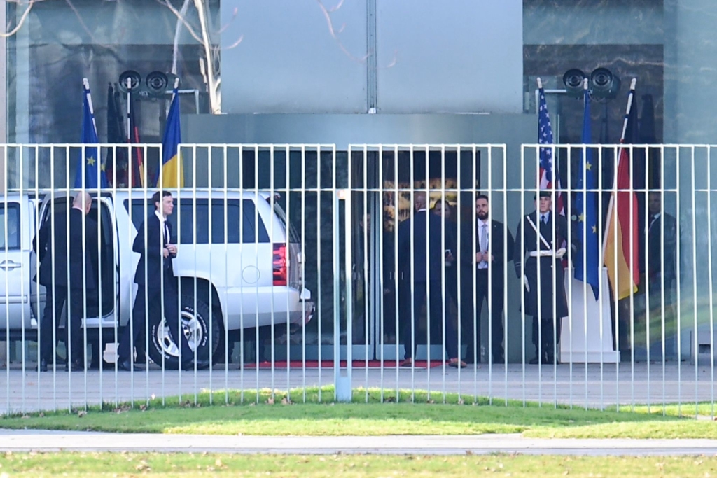 Bundesregierung-Sicherheiten-f-r-Frieden-entscheidend