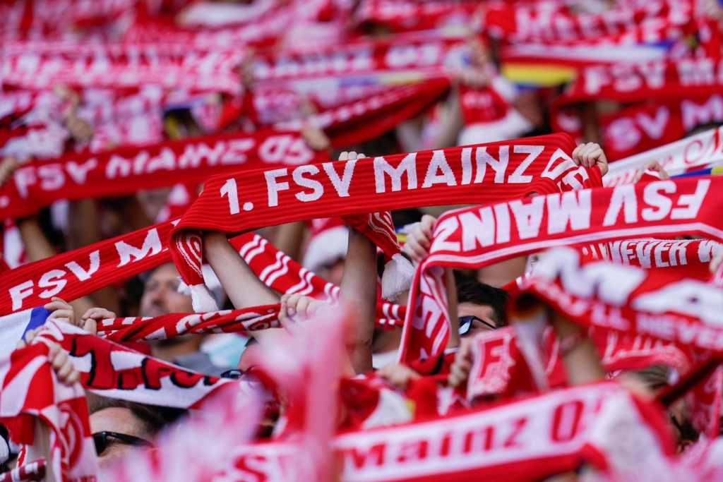Notfall-Mainzer-Fan-auf-dem-Wege-der-Besserung-