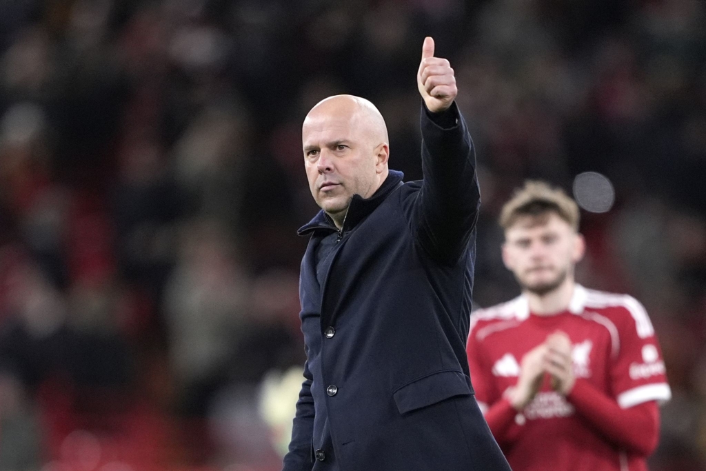 Liverpool-Trainer-Slot-kontert-Frage-nach-Alonso-mit-Humor