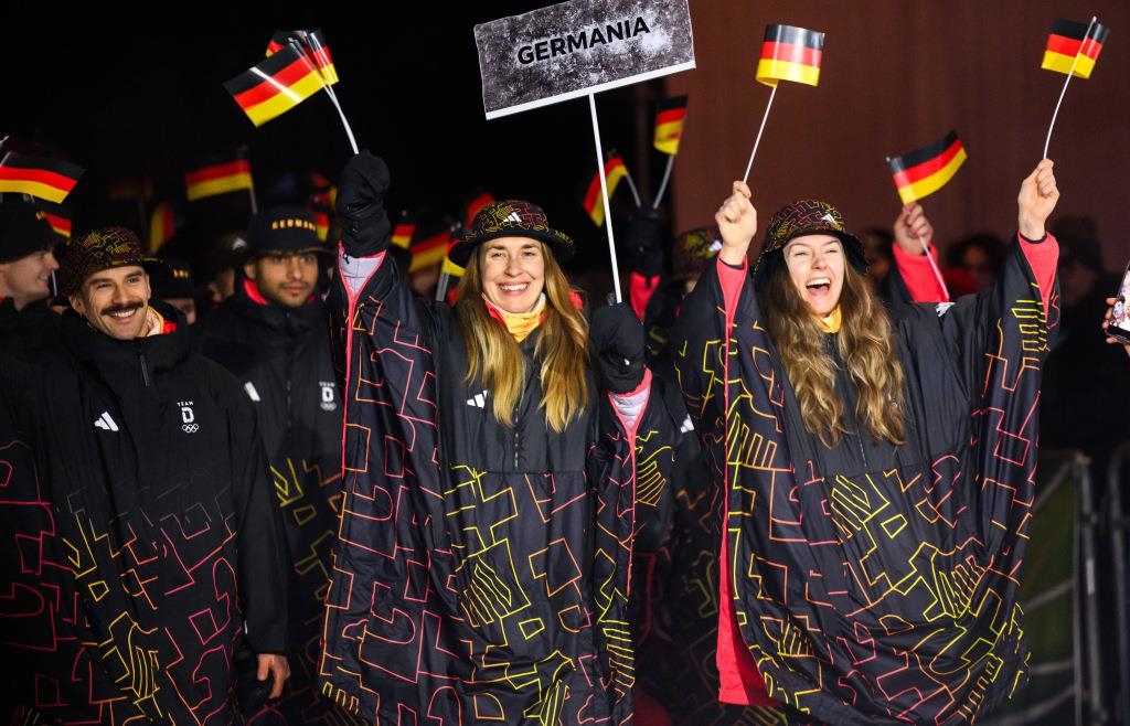 -Als-w-ren-sie-bereit-f-r-den-Urlaub-Deutsches-Angler-Outfit-sorgt-beim-Olympia-f-r-Wirbel