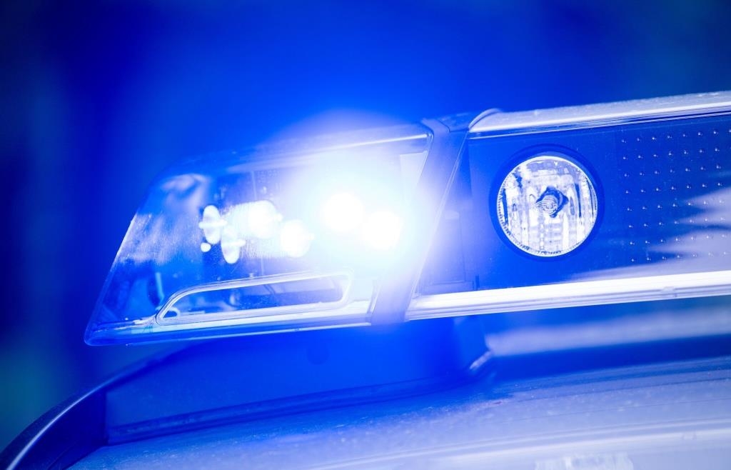 Brandstiftung-in-Pfaffenhofen-Baumstamm-in-Flammen-Polizei-sucht-Zeugen