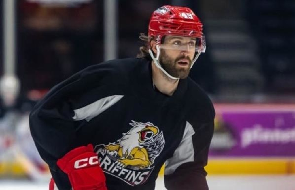 Komplizierte-Lage-aber-Ex-ERC-Profi-Stachowiak-gibt-gro-en-NHL-Traum-nicht-auf
